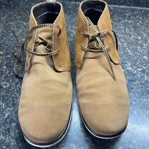 Men’s UUG Tan Suede Chukka Boots
